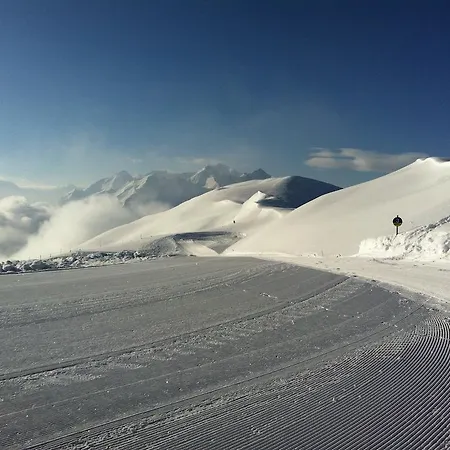 Hartl, Haus アパート ラウリス