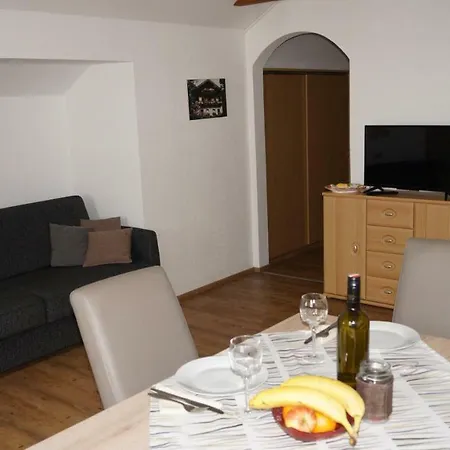 Hartl, Haus ラウリス