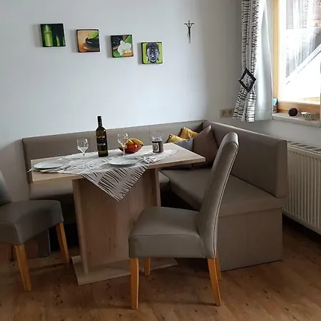 Hartl, Haus ラウリス