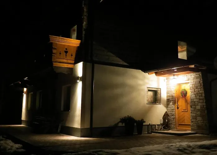 Hartl, Haus 아파트 라우리스