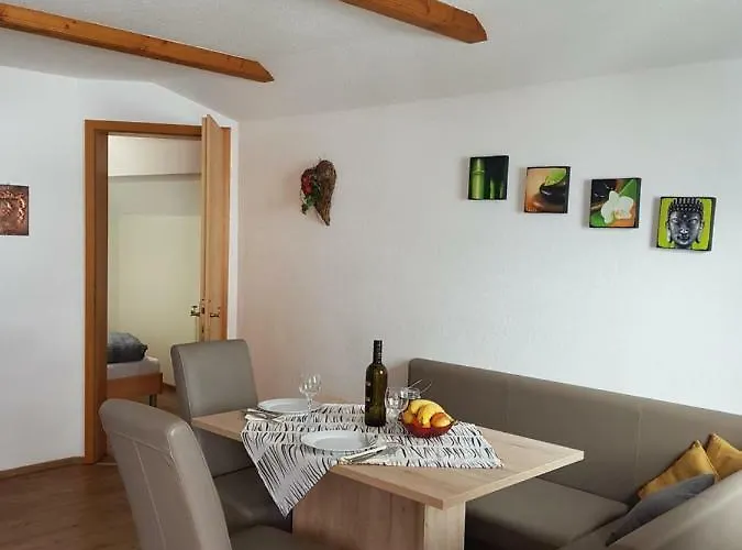 Hartl, Haus * 라우리스